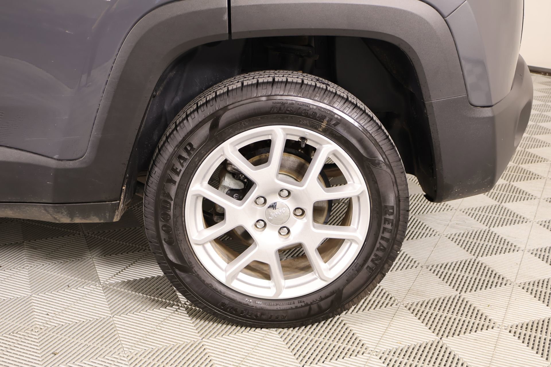 Used 2023 Jeep Renegade Latitude w/ Sun/Sound Group AWD/4WD image 20