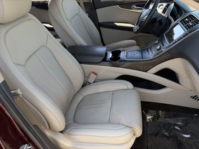 Used 2017 Lincoln MKX Reserve w/ Luxury Package FWD image 12