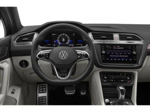 Used 2022 Volkswagen Tiguan SE R-Line image 10