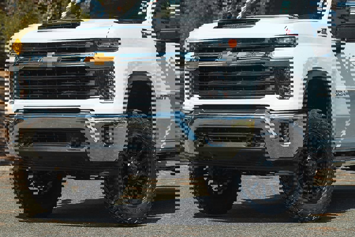 Used 2024 Chevrolet Silverado 2500 LT image 2