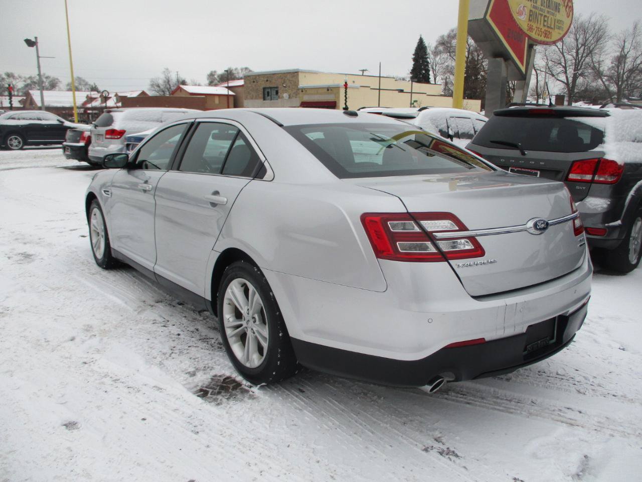 Used 2016 Ford Taurus SEL w/ Equipment Group 201A FWD image 4