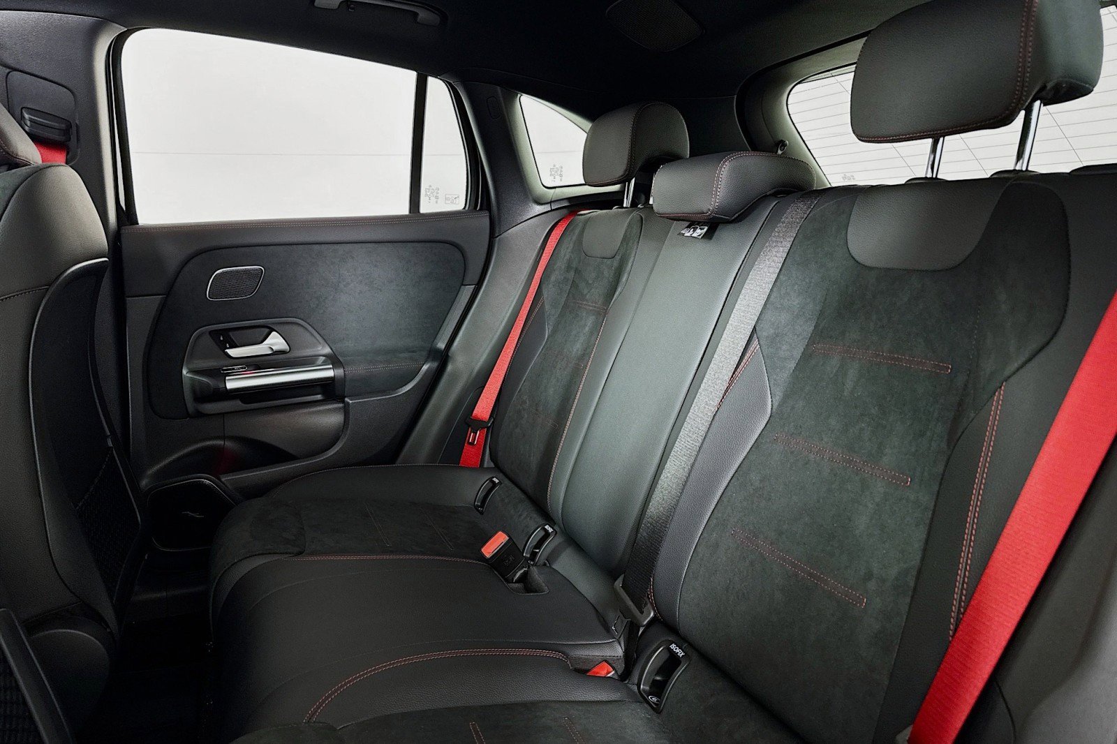 New 2026 Mercedes-Benz GLA 35 AMG 4MATIC image 7