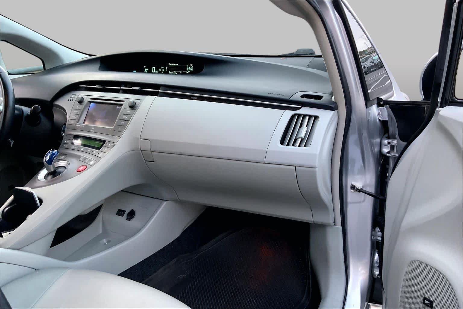 Used 2015 Toyota Prius Four FWD image 17