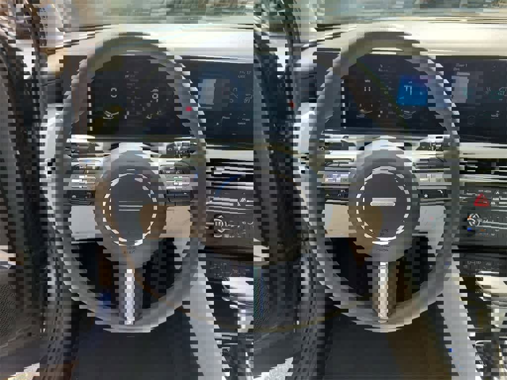 Used 2025 Hyundai Tucson SE image 24