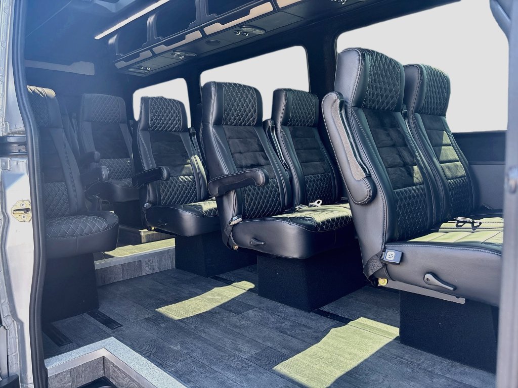 Used 2023 Mercedes-Benz Sprinter 3500 image 16