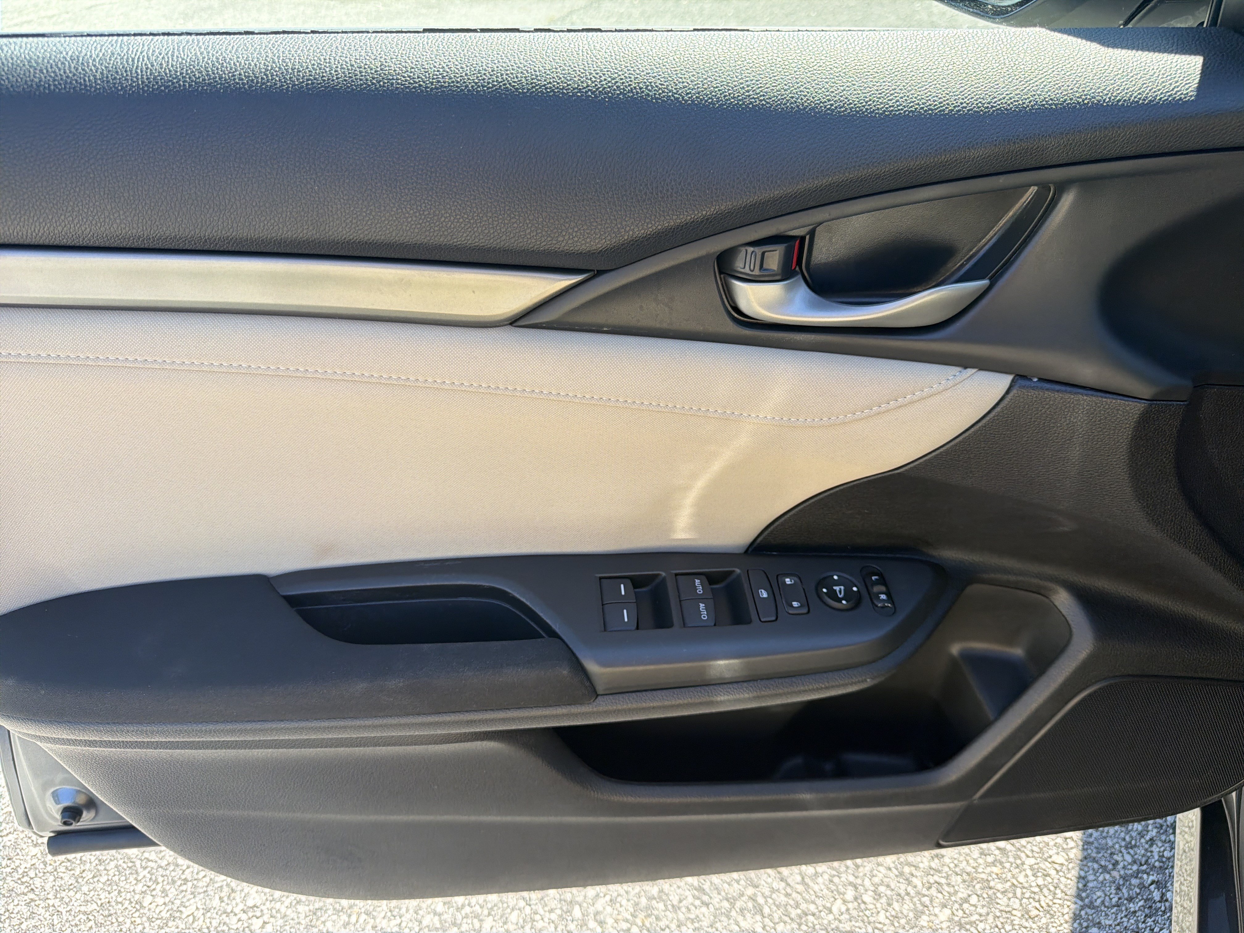 Used 2018 Honda Civic EX image 11