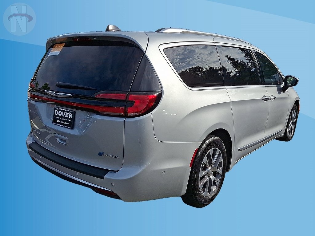 Certified 2023 Chrysler Pacifica Pinnacle FWD image 17