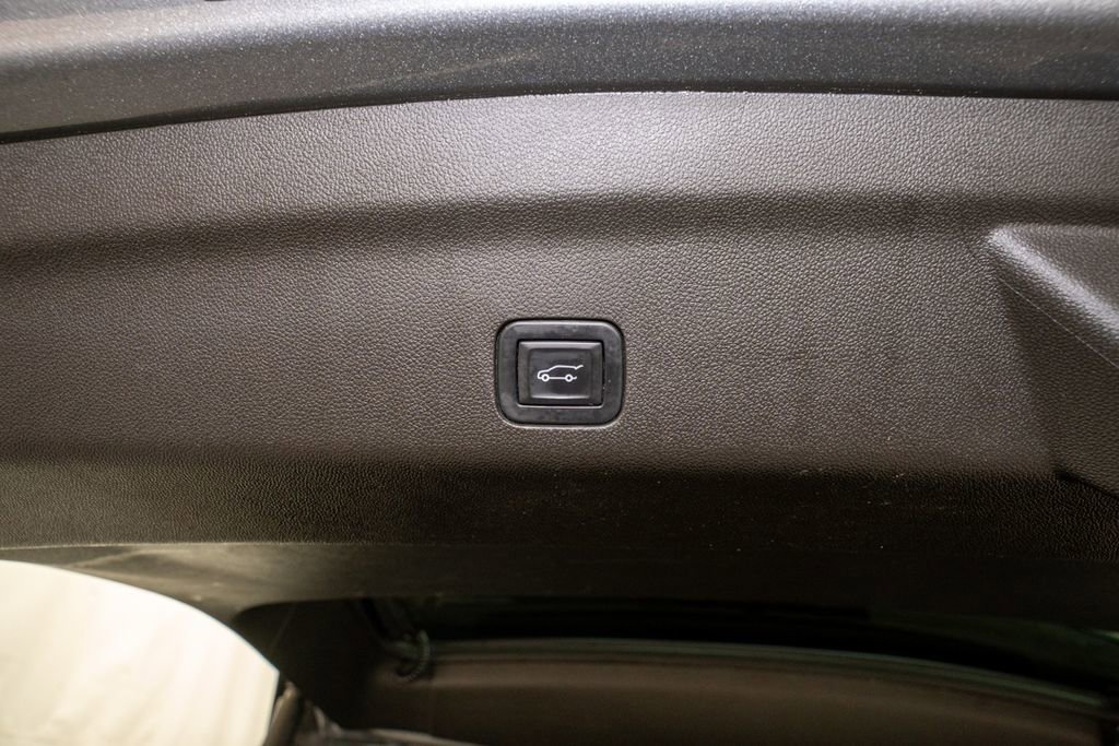 Used 2022 GMC Yukon SLT w/ SLT Luxury Package AWD/4WD image 6