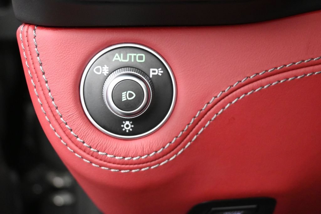 Used 2020 Ferrari Portofino RWD image 27