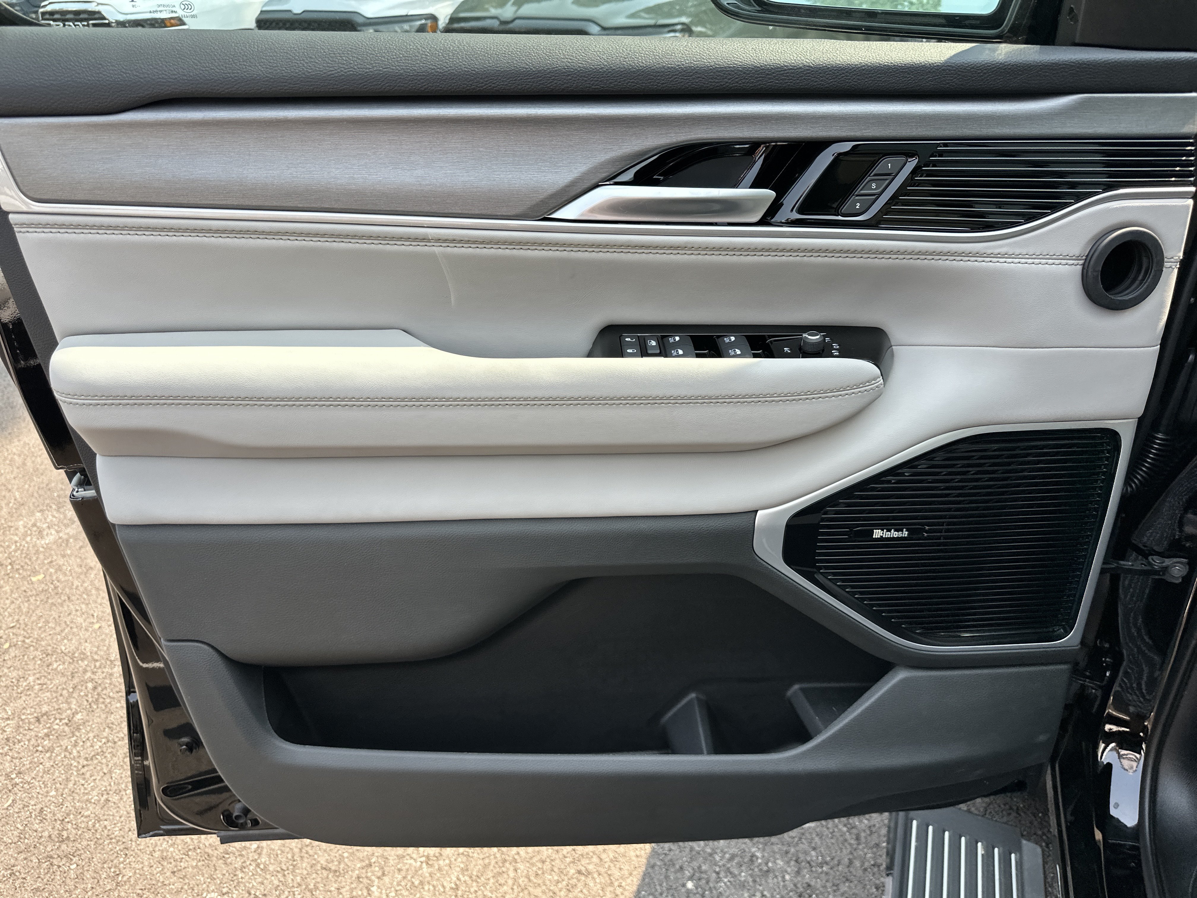 New 2026 Jeep Grand Wagoneer L Limited AWD/4WD image 27