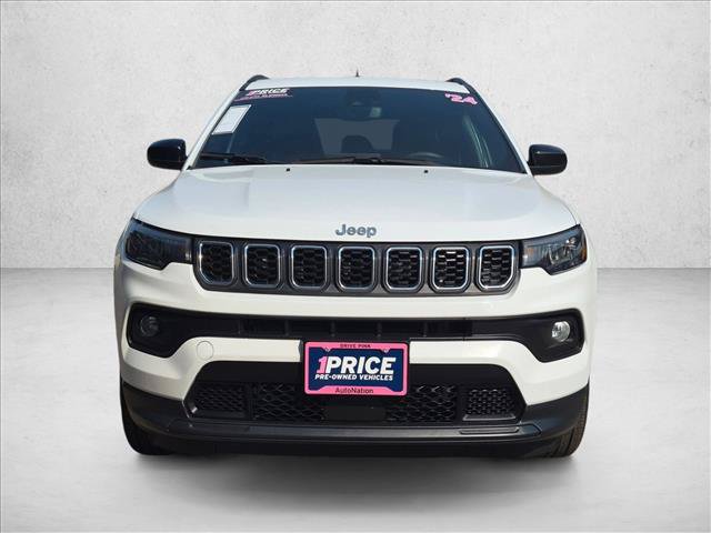Used 2024 Jeep Compass Latitude w/ Sun and Sound Group AWD/4WD image 2
