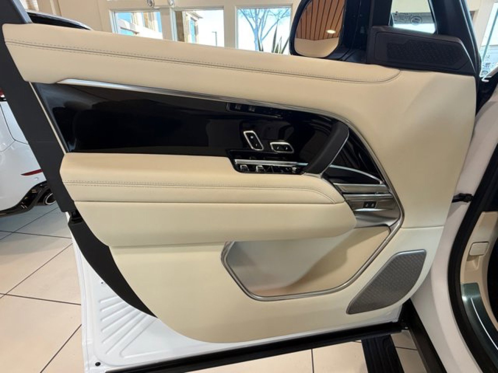 New 2026 Land Rover Range Rover Autobiography AWD/4WD image 20