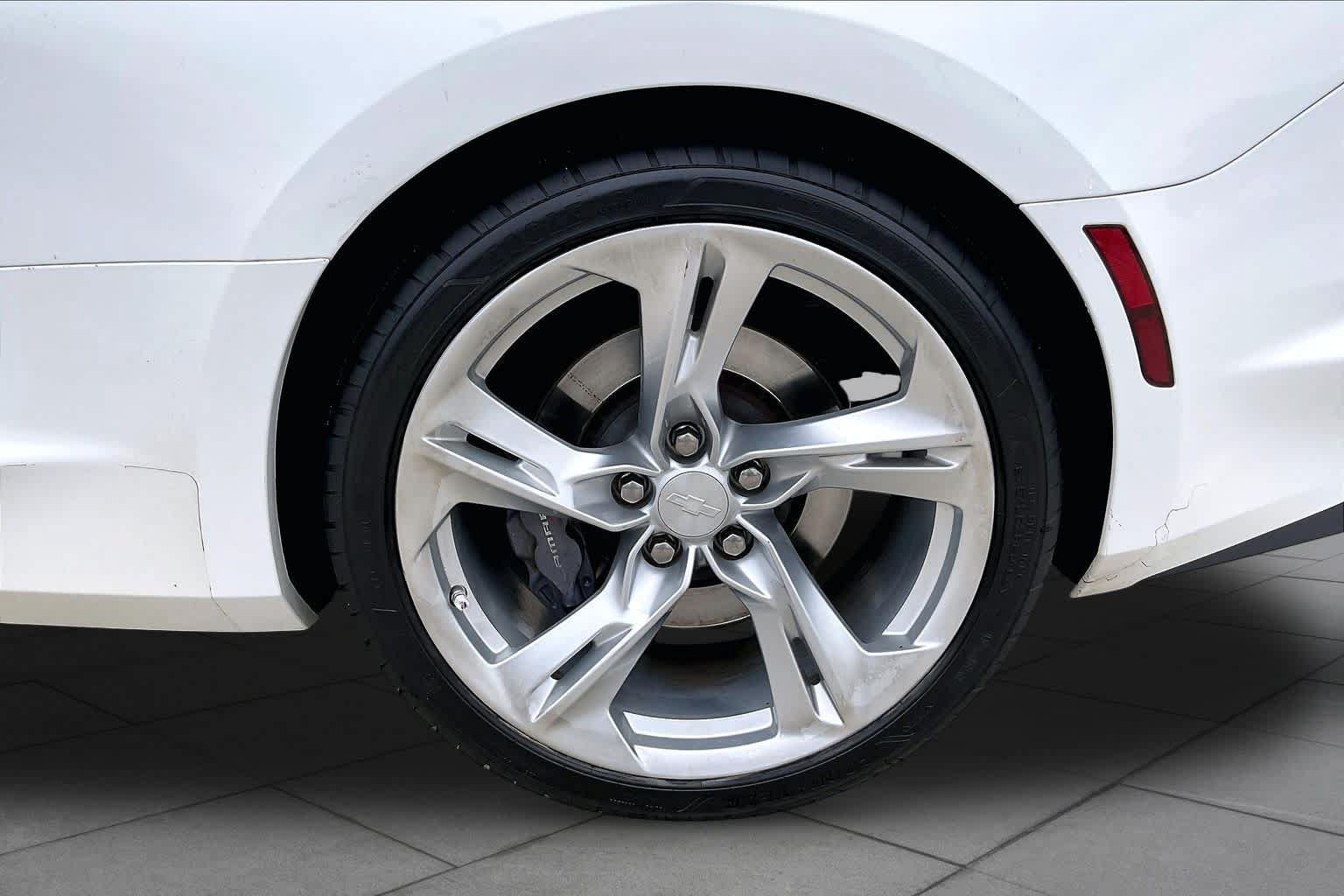 Used 2019 Chevrolet Camaro SS RWD image 10
