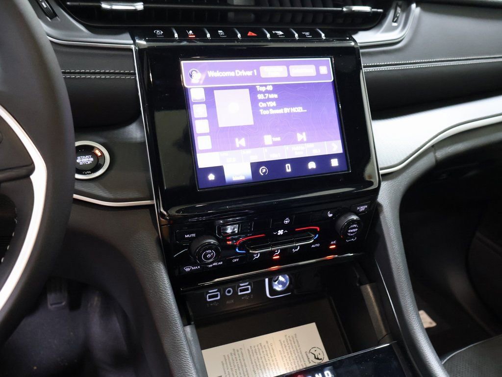 New 2025 Jeep Grand Cherokee L Altitude image 25