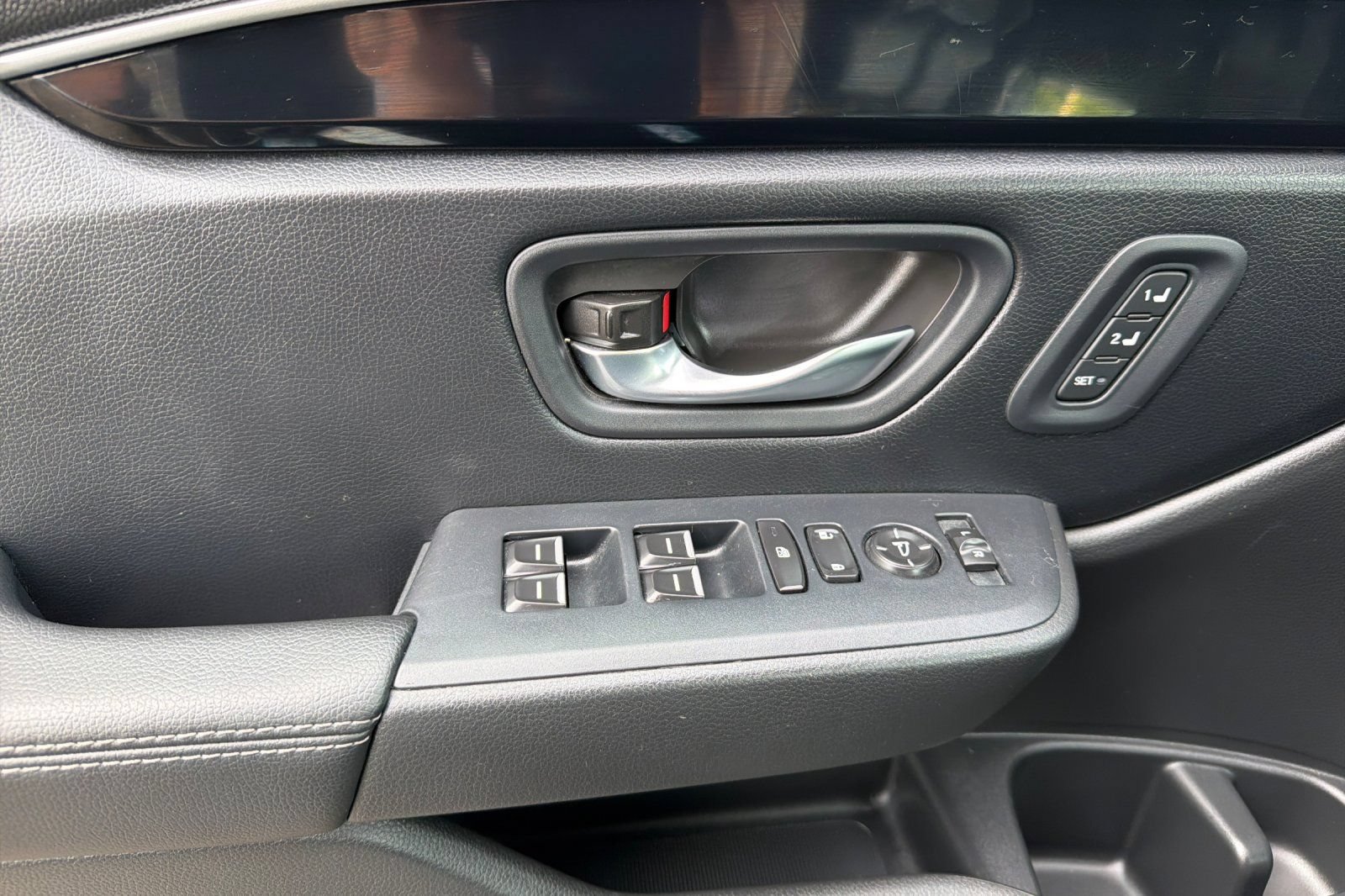 Certified 2025 Honda Pilot Touring image 11