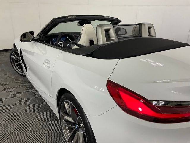 Certified 2026 BMW Z4 M40i w/ Premium Package image 47