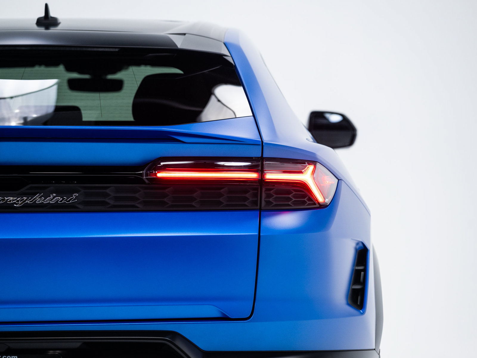 Used 2025 Lamborghini Urus SE AWD/4WD image 22