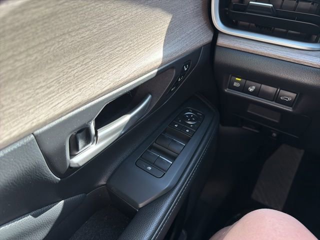 Used 2025 Toyota Grand Highlander AWD image 16