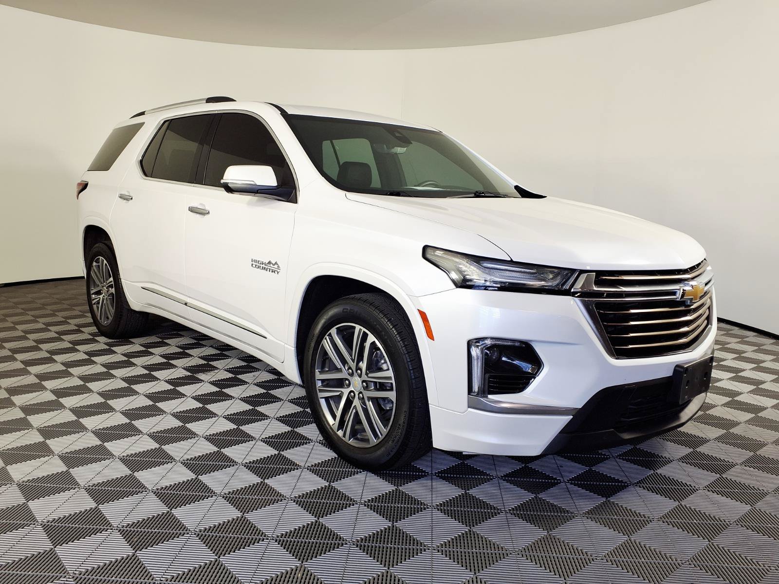 Used 2023 Chevrolet Traverse High Country AWD/4WD image 3