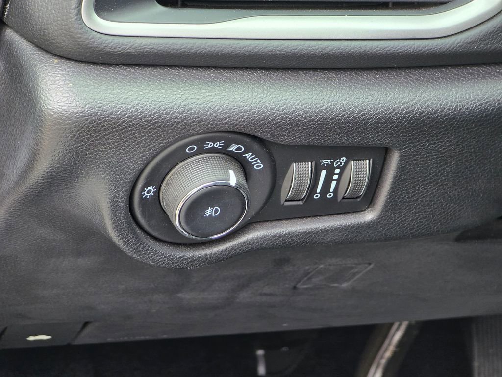 Used 2020 Chrysler Pacifica Touring w/ S Appearance Package image 37