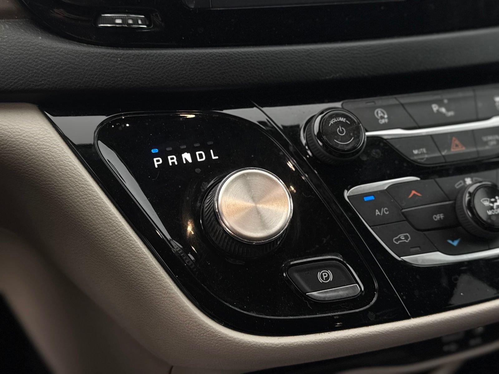 Used 2018 Chrysler Pacifica Touring-L FWD image 21