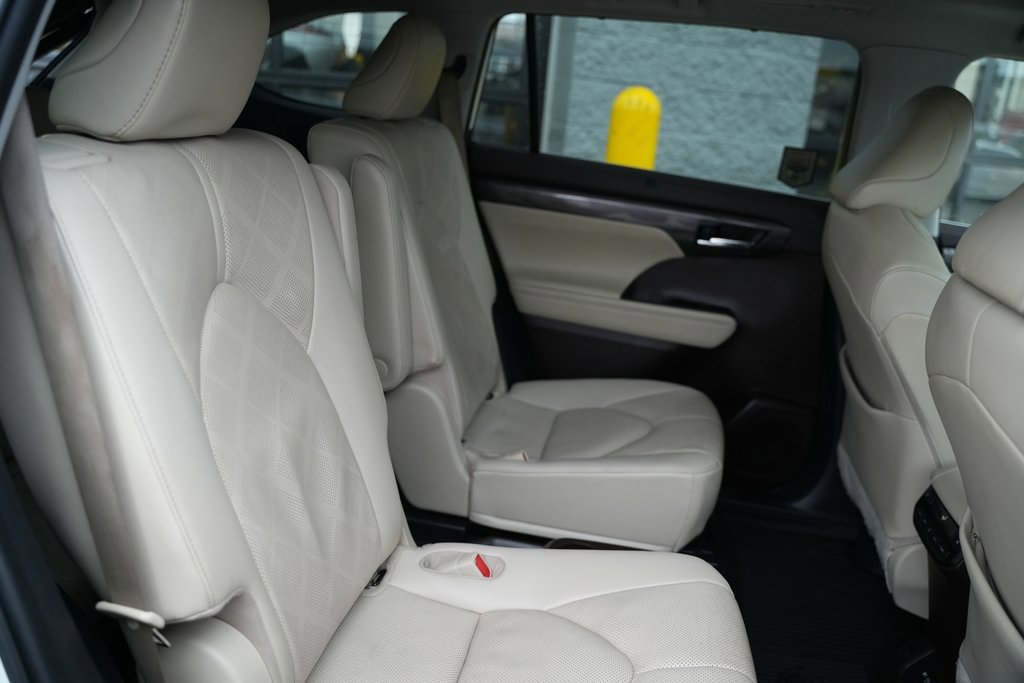 Used 2021 Toyota Highlander Platinum image 30