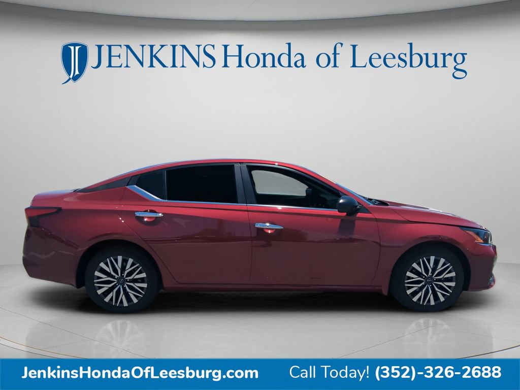 Used 2025 Nissan Altima 2.5 SV FWD image 3