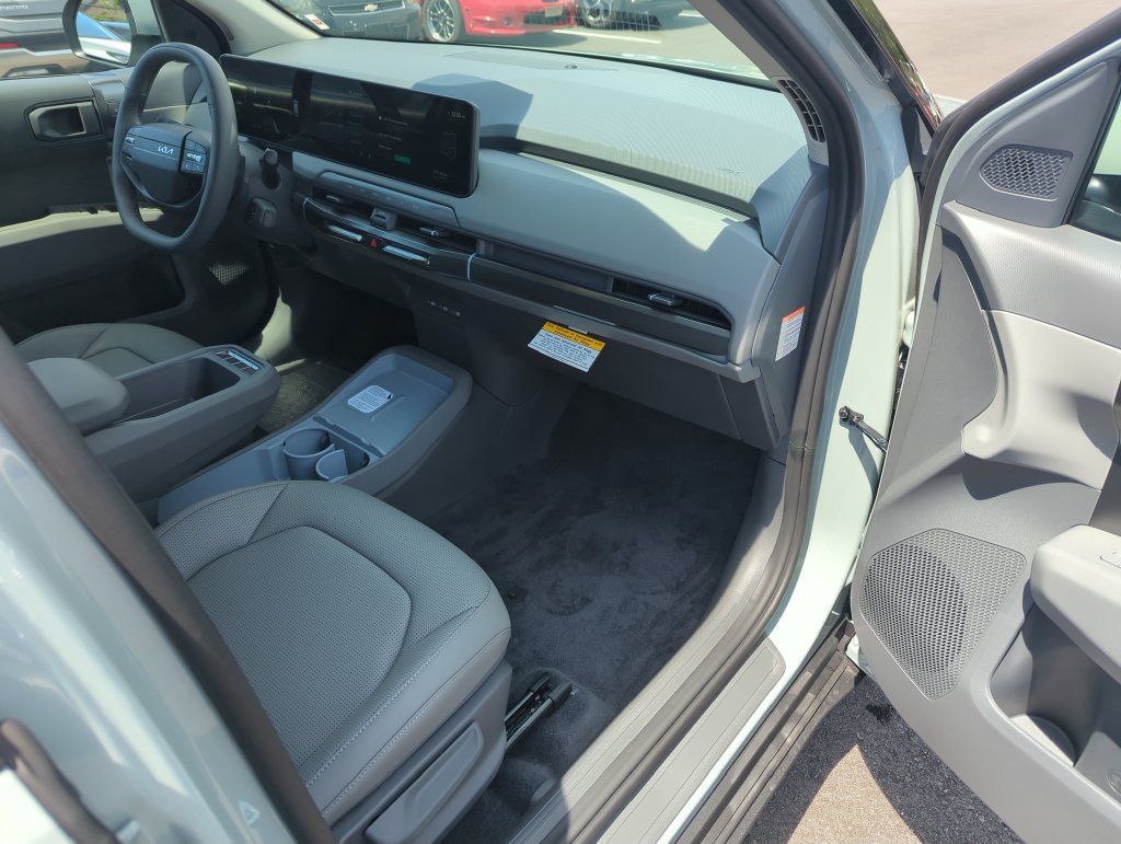 New 2027 Kia EV3 Wind FWD image 34