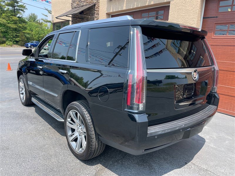 Used 2015 Cadillac Escalade Luxury image 12