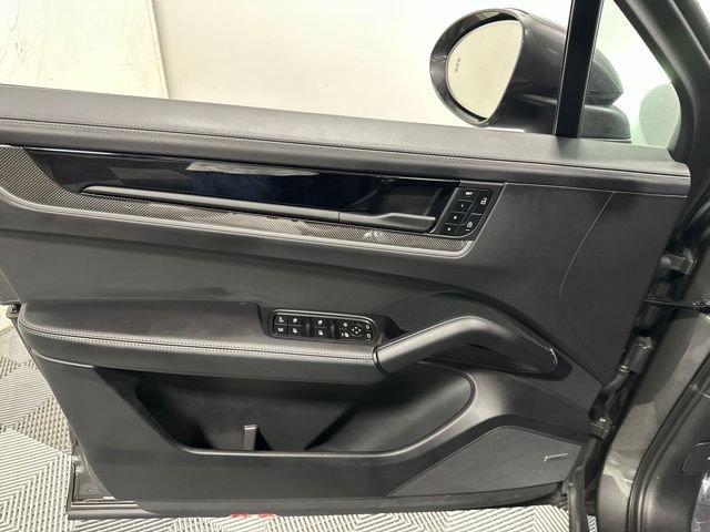 Used 2025 Porsche Cayenne S AWD/4WD image 14