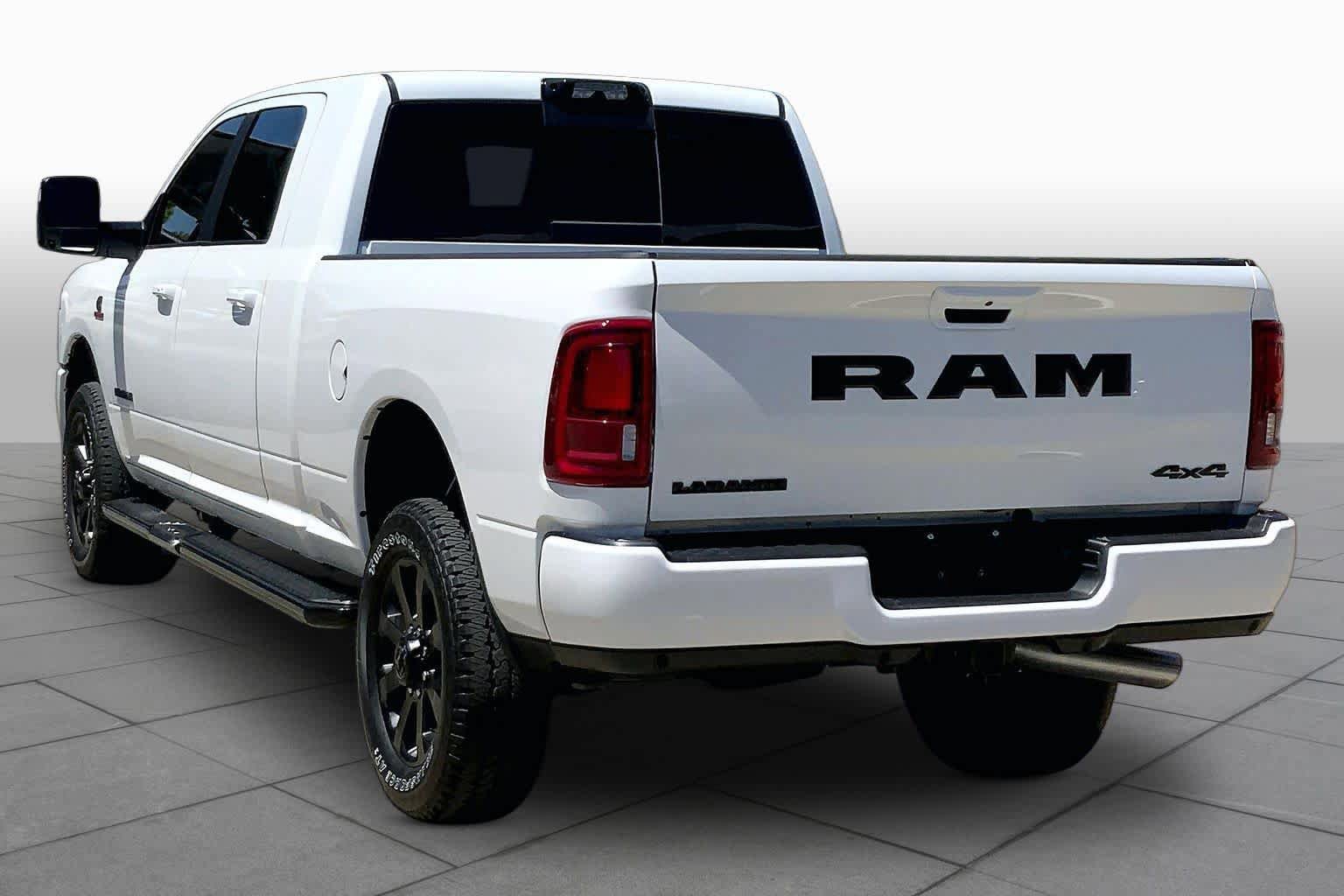 New 2026 RAM 2500 Laramie AWD/4WD image 12