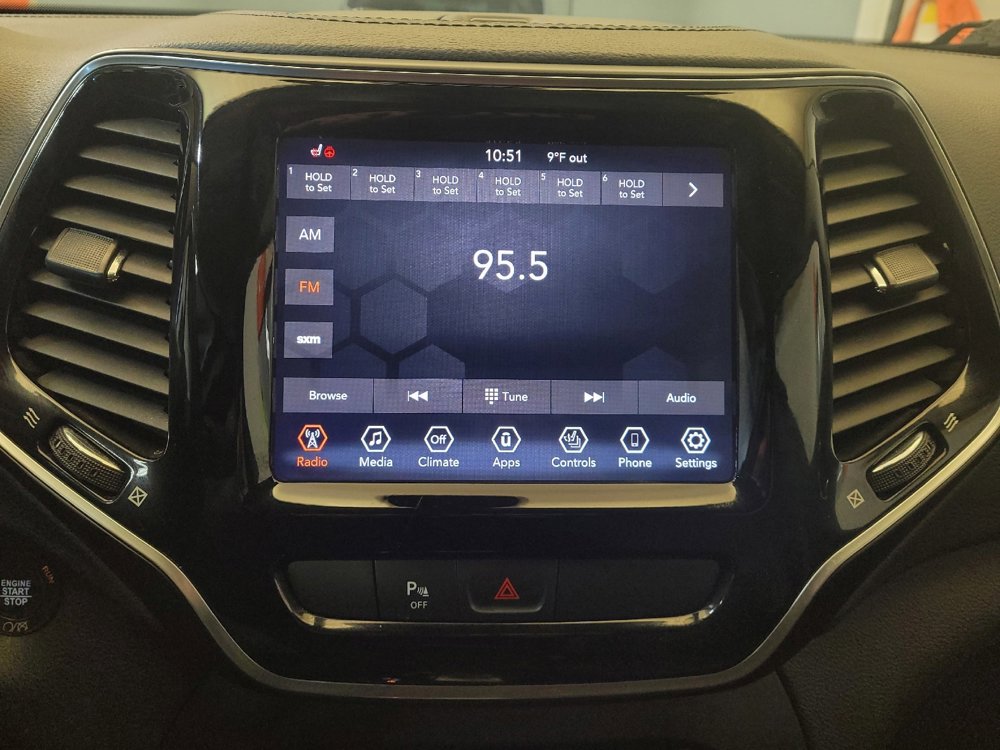 Used 2019 Jeep Cherokee Limited image 25