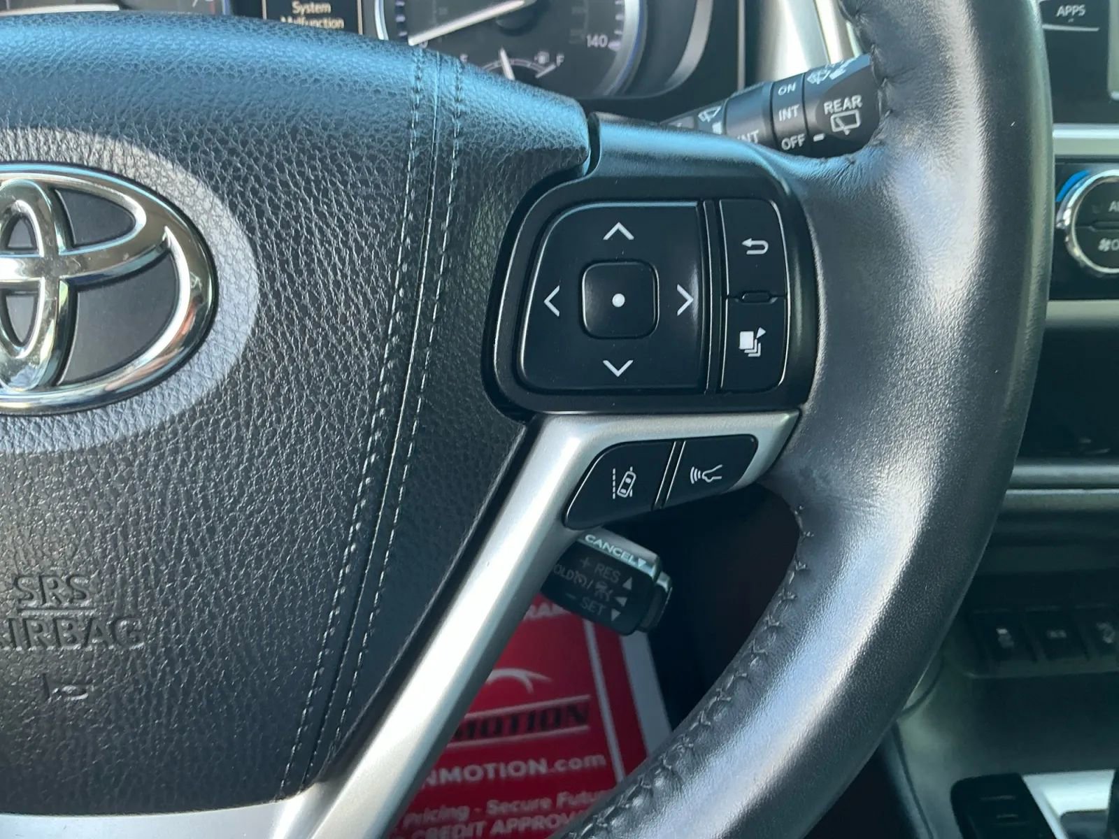 Used 2019 Toyota Highlander SE image 29