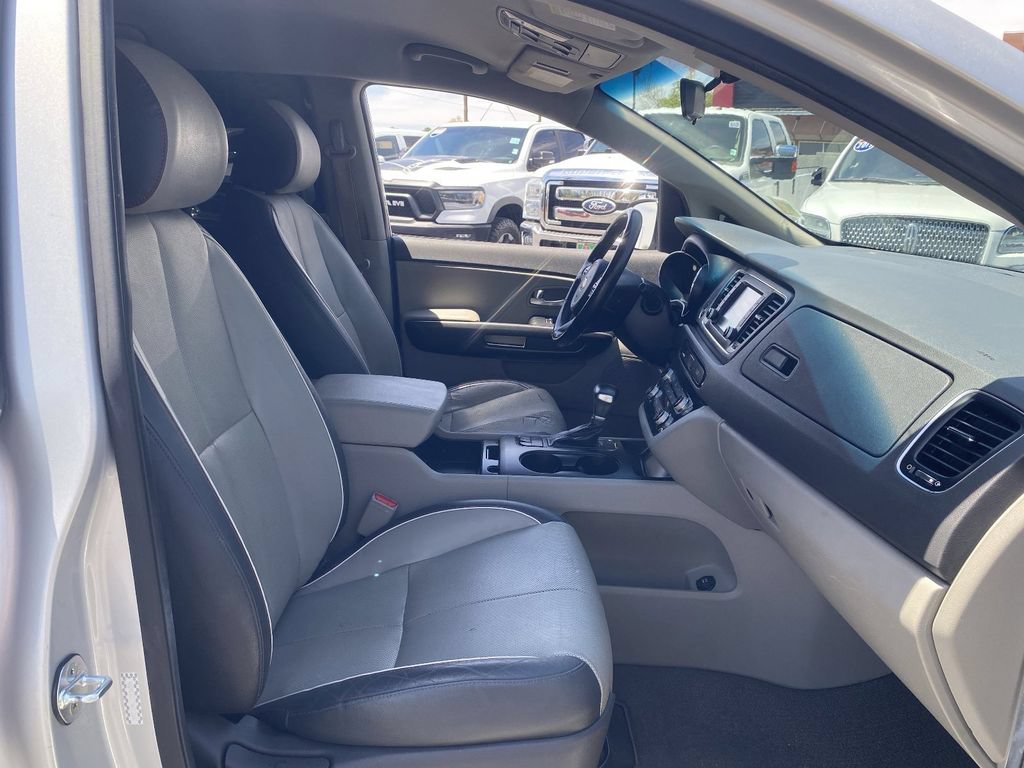 Used 2017 Kia Sedona LX w/ LX Essentials Premium Package FWD image 11