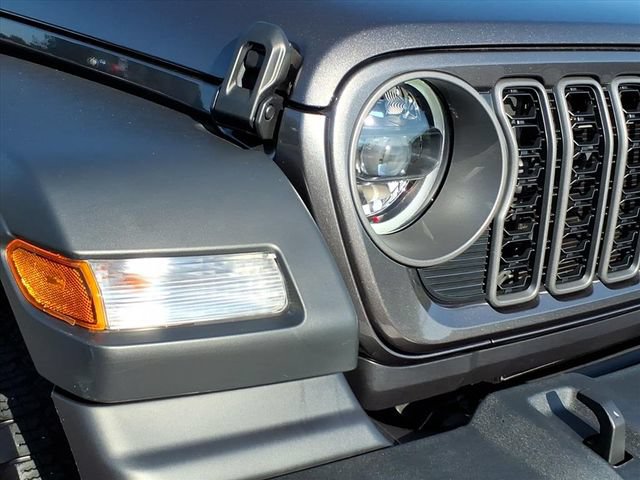 Used 2026 Jeep Wrangler Unlimited Sport AWD/4WD image 3