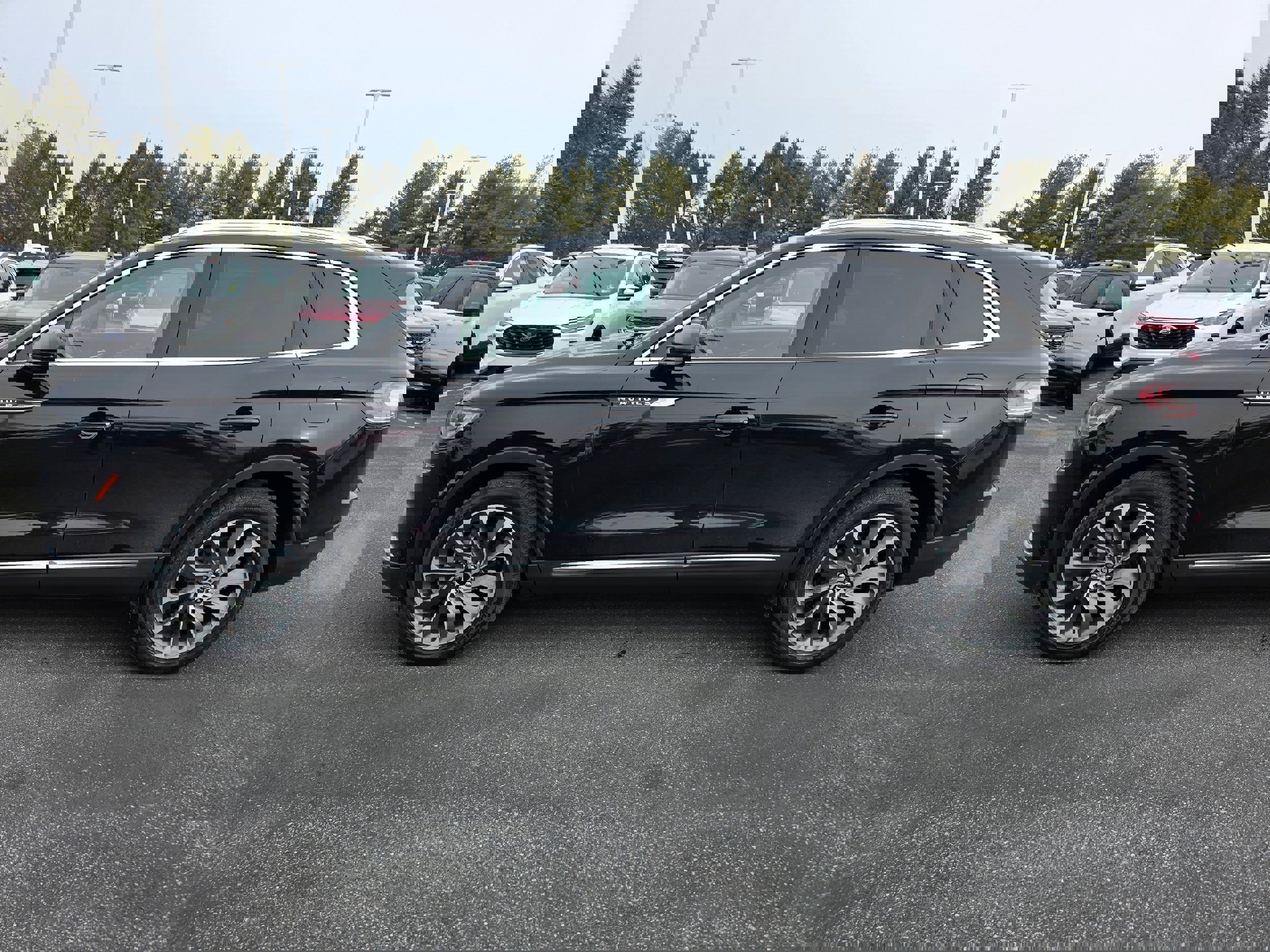 Used 2022 Lincoln Nautilus Reserve w/ Equipment Group 201A image 2