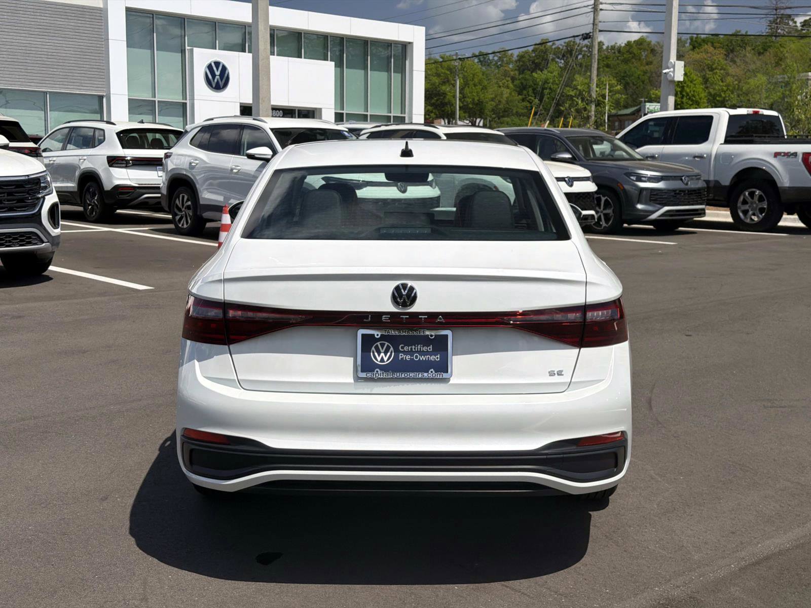 Used 2025 Volkswagen Jetta SE image 6