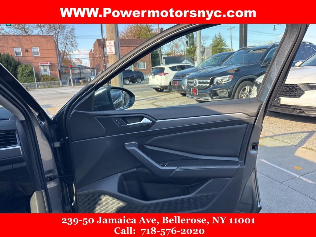 Used 2022 Volkswagen Jetta SE image 12
