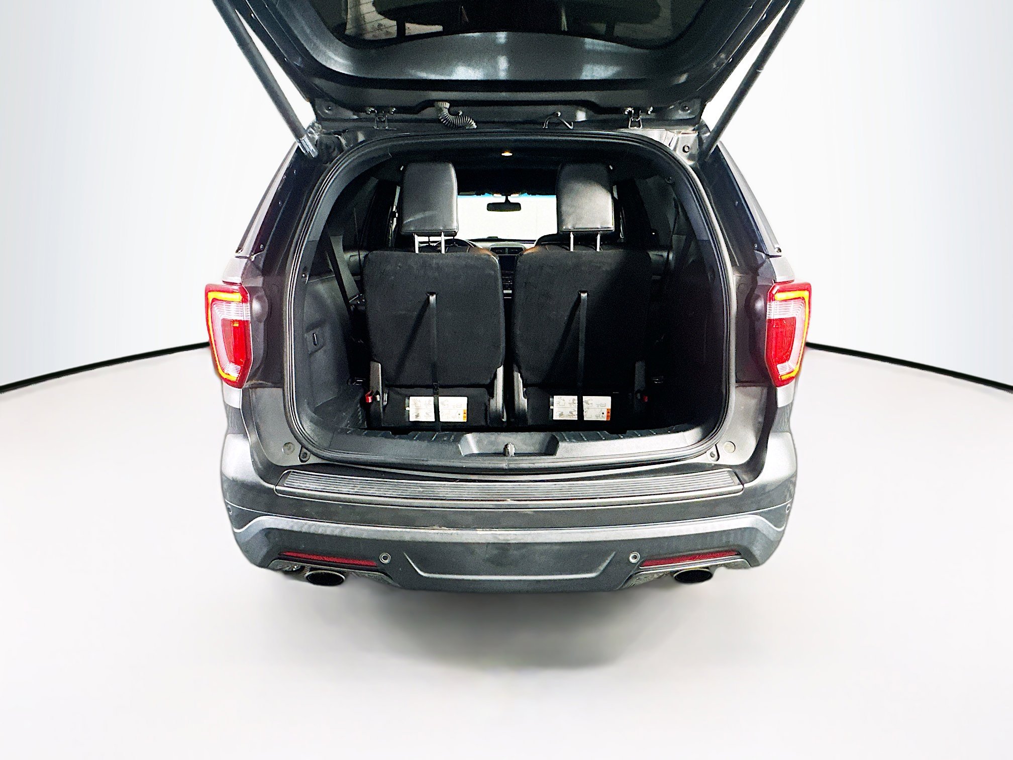 Used 2018 Ford Explorer XLT w/ Equipment Group 202A FWD image 30