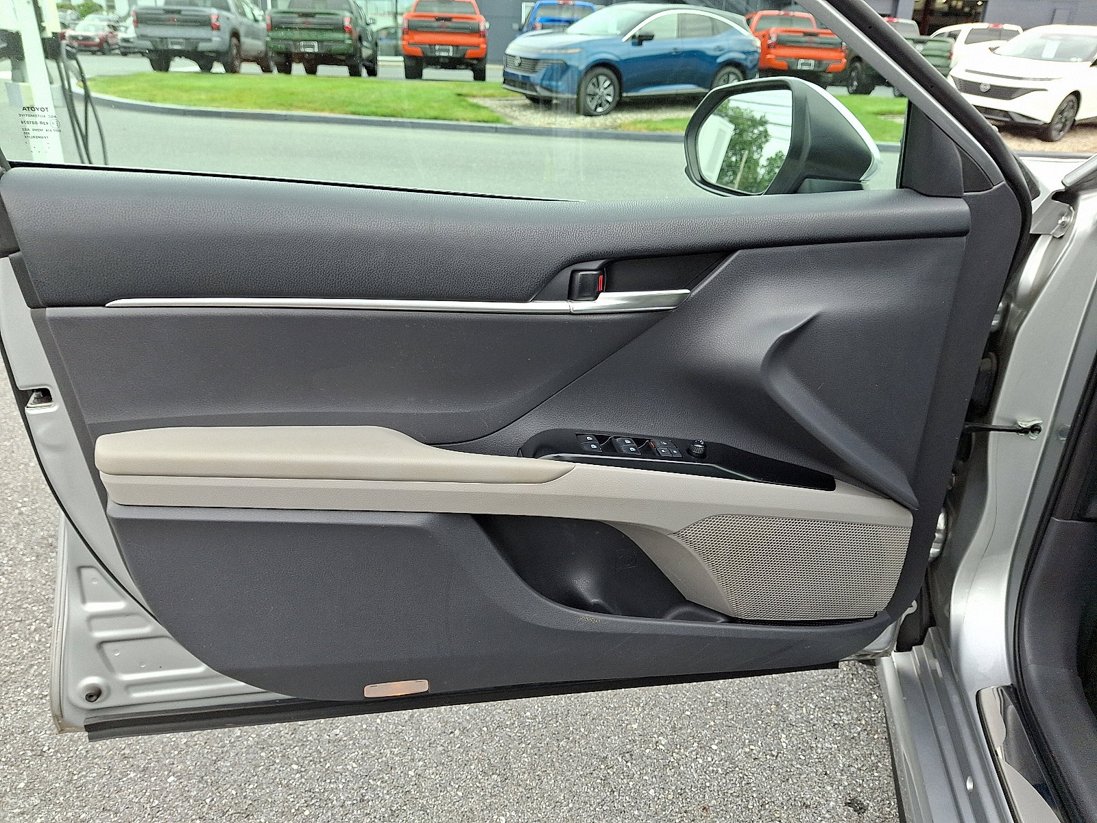 Used 2019 Toyota Camry image 14