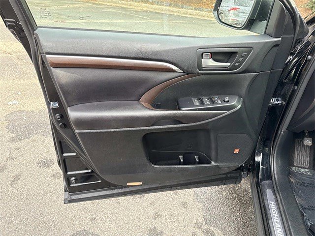 Used 2016 Toyota Highlander Limited image 13