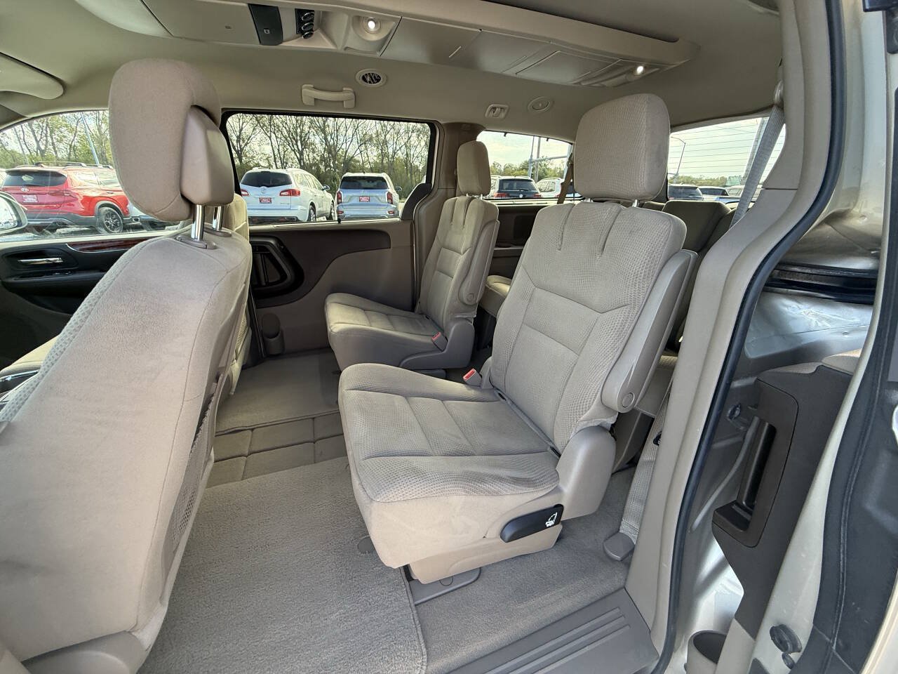 Used 2015 Chrysler Town & Country Touring w/ Driver Convenience Group FWD image 17