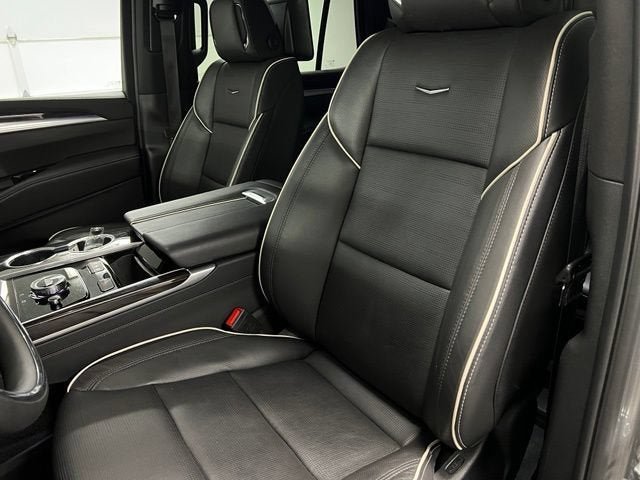 Certified 2026 Cadillac Escalade Luxury AWD/4WD image 16