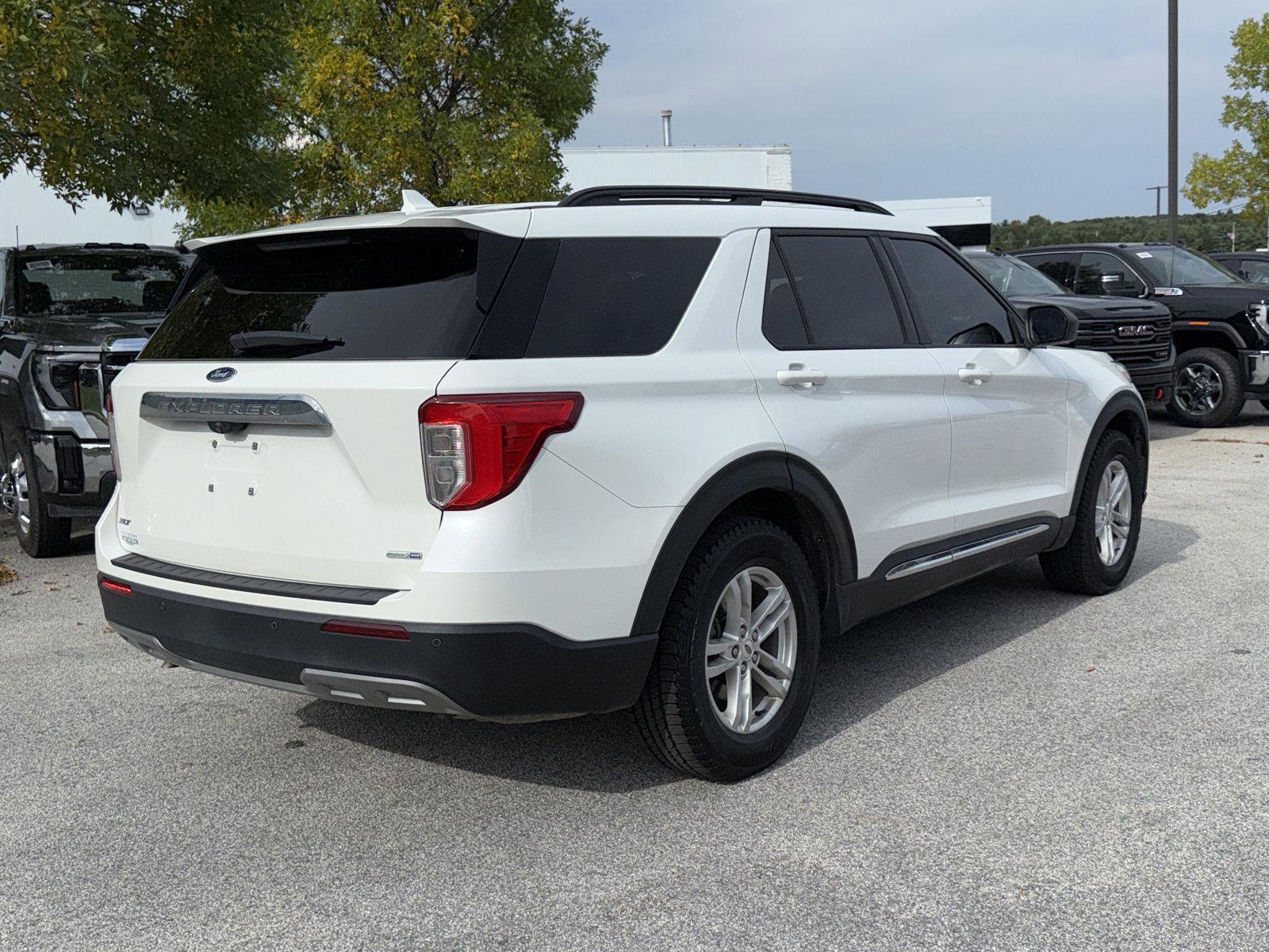 Used 2020 Ford Explorer XLT w/ Equipment Group 202A image 9