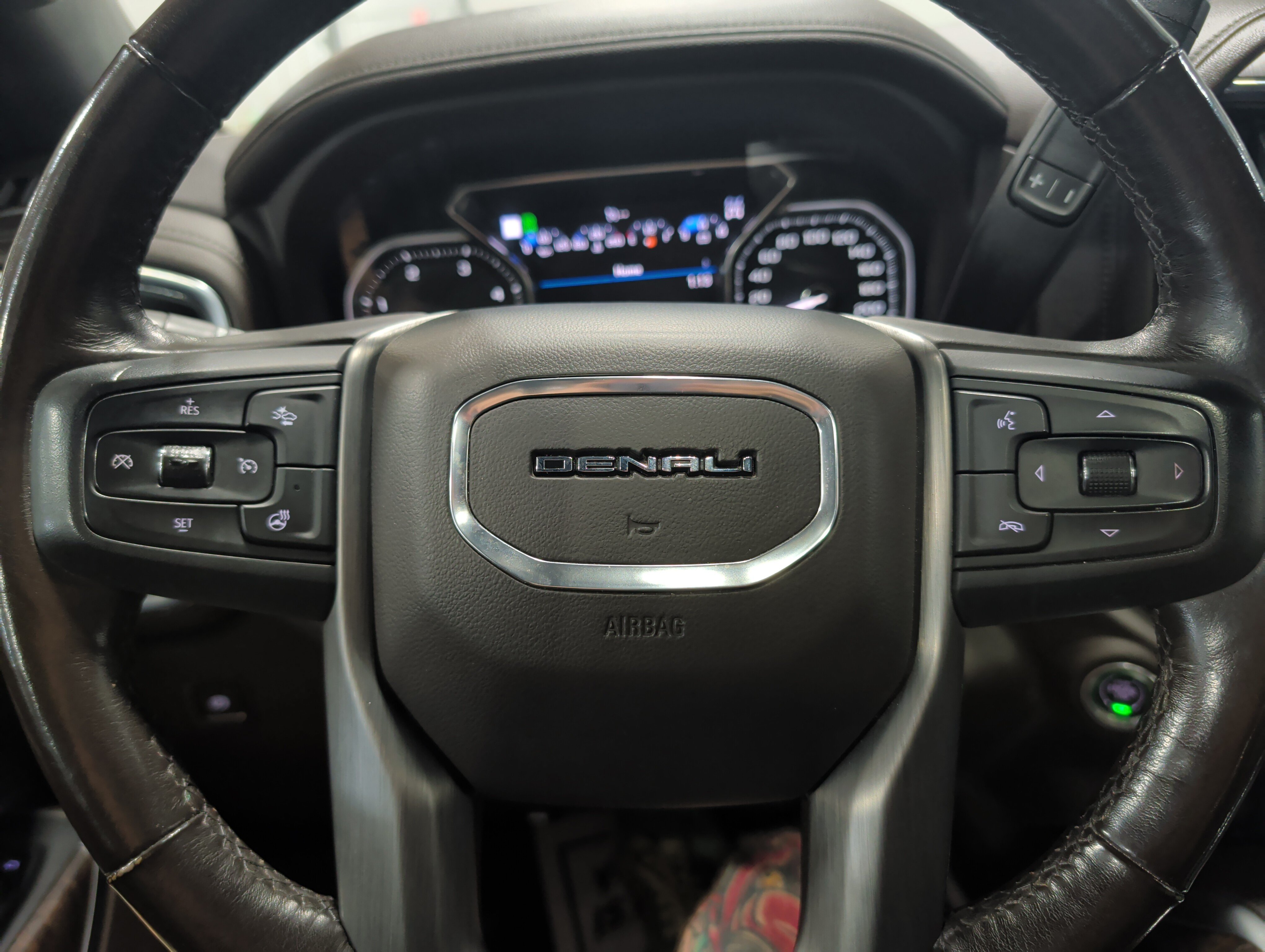 Used 2022 GMC Sierra 3500 Denali w/ Denali Ultimate Package AWD/4WD image 11