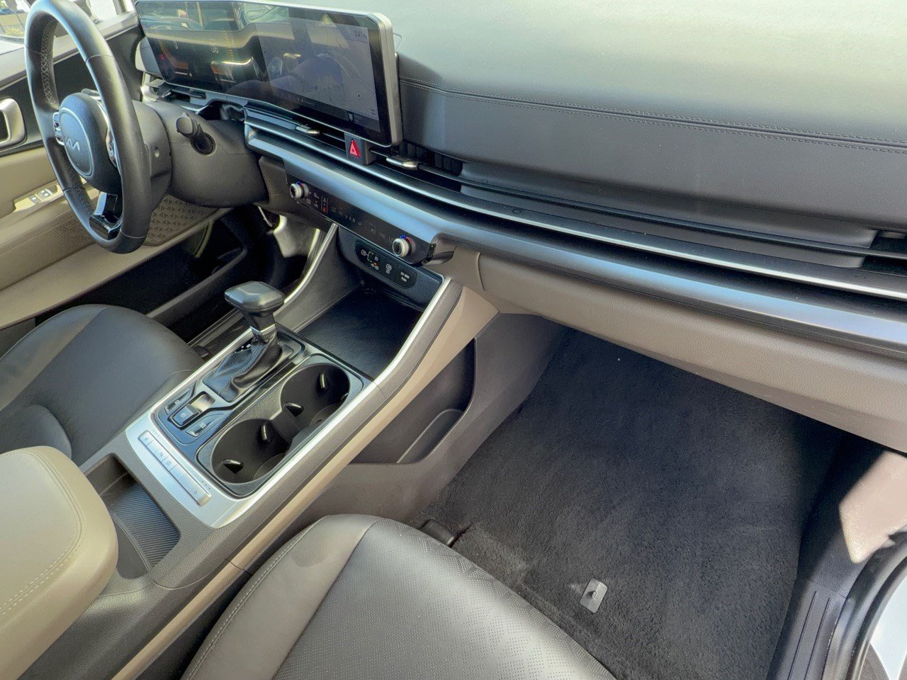 Used 2026 Kia Carnival FWD image 31