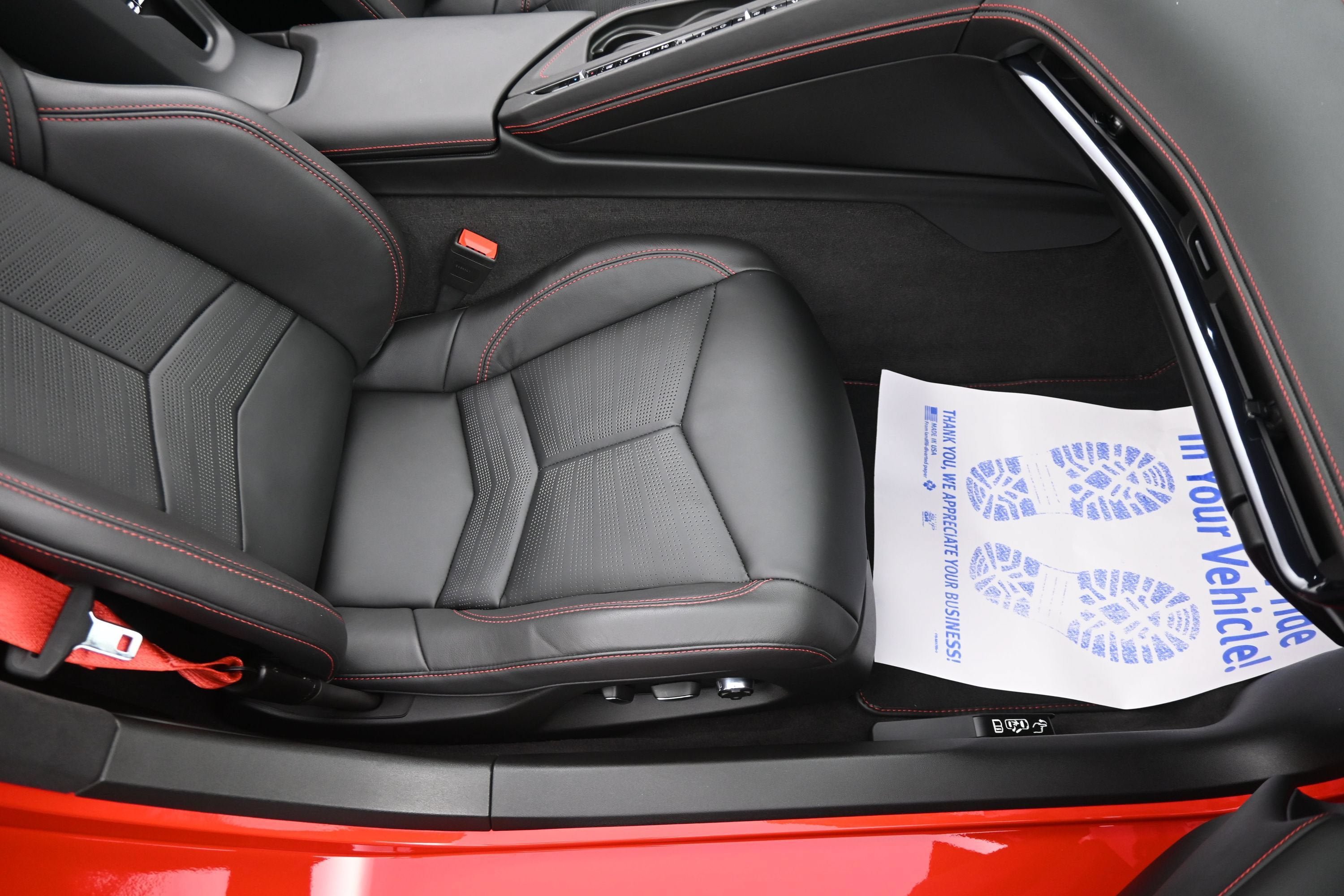 Used 2024 Chevrolet Corvette Stingray Premium Conv w/ Z51 Performance Package RWD image 33