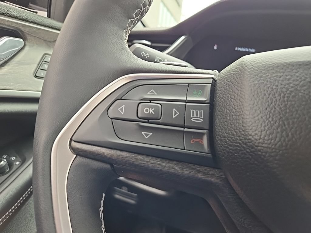 Certified 2024 Jeep Grand Cherokee Limited AWD/4WD image 22