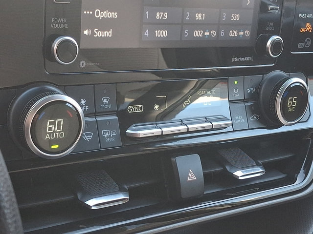Used 2022 Toyota Highlander L AWD/4WD image 16