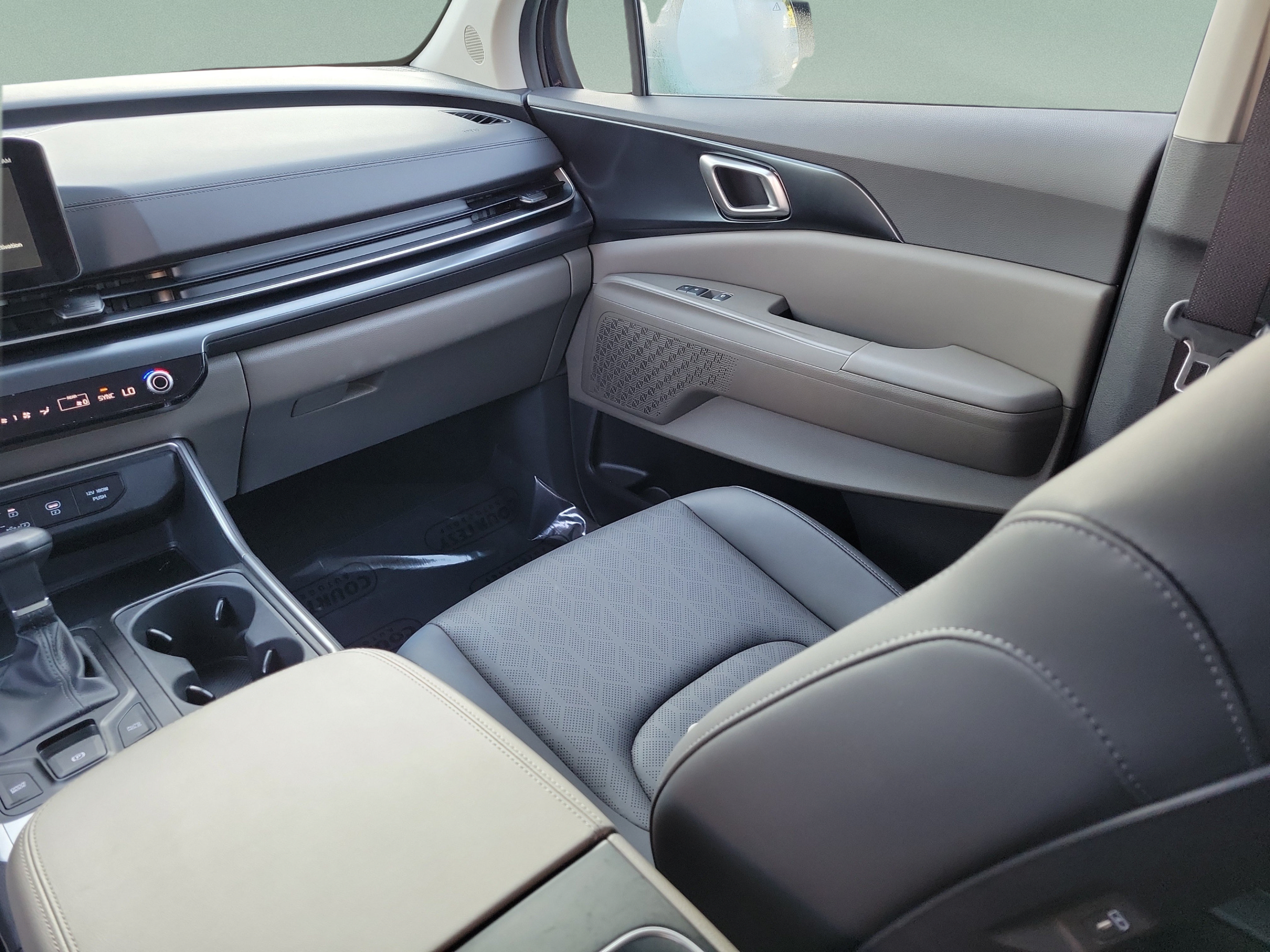 Certified 2026 Kia Carnival FWD image 11